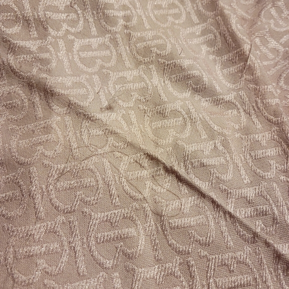 (Sold)Burberry Wool and silk Square scarf - Picture 11 of 13